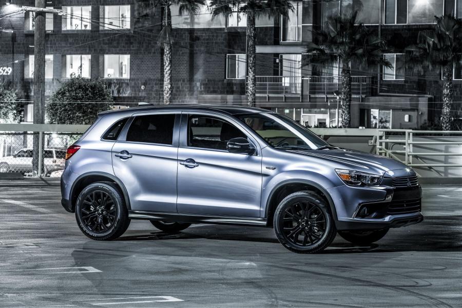  Mitsubishi Outlander Sport Limited Edition 2017 года  (фото 10 из 19)